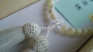 女性用数珠,白蝶貝切子水晶入 正絹房（白）2