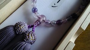 女性用数珠,レインボーストーン 正絹房（藤色）2